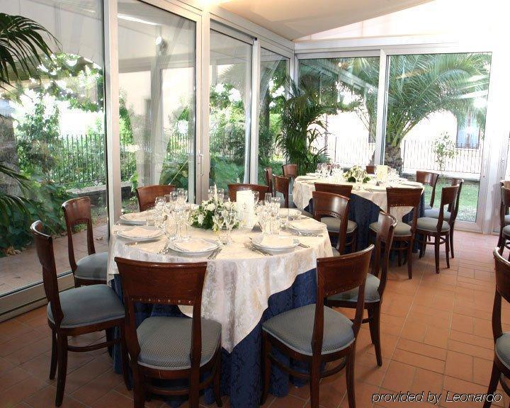 Hotel Villa Vecchia Monte Porzio Catone Restaurant foto