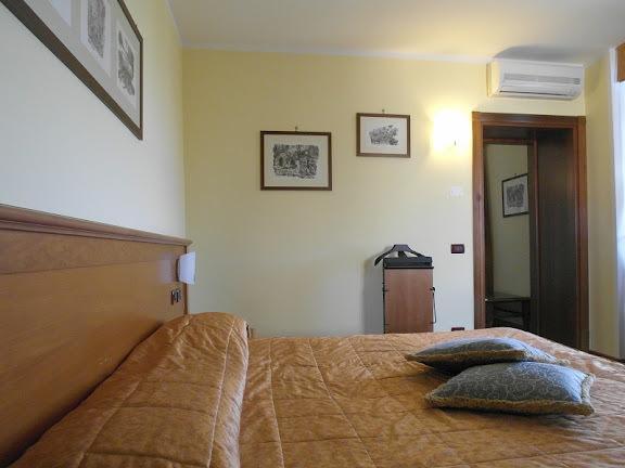 Hotel Villa Vecchia Monte Porzio Catone Exterior foto